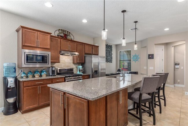 Building Photo - 319 SE Courances Dr