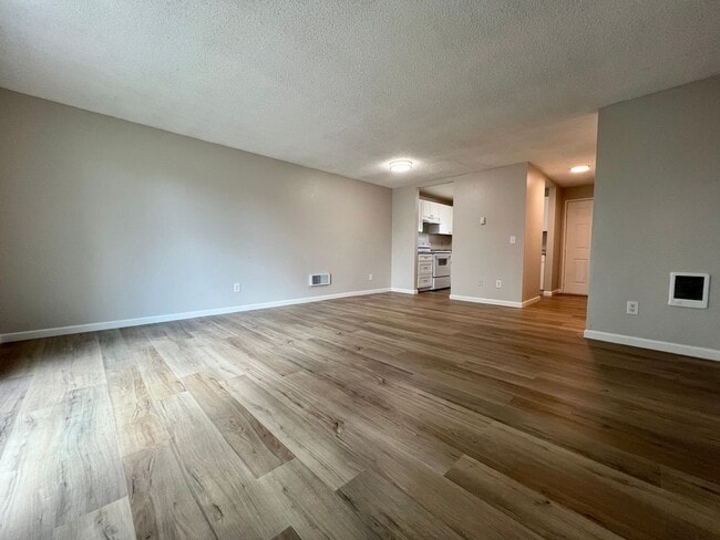 Foto del edificio - 3BD GRESHAM TOWNHOME ON CUL DE SAC, NEW RE...