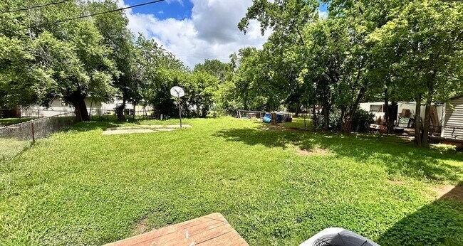 Foto del edificio - 3905 NW 23rd St