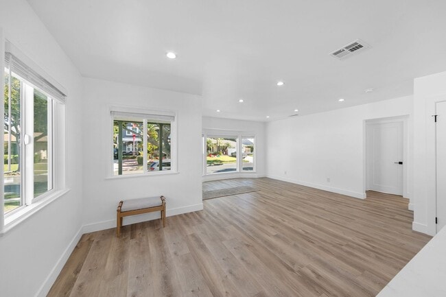 Photo - 4723 Albury Ave Apartment