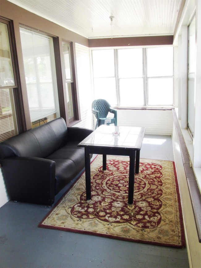 Foto del edificio - 210 6th Ave NW