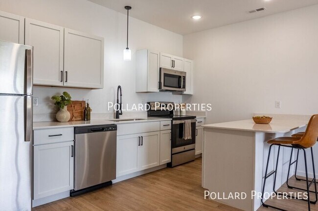 Foto del edificio - 910 Parkview Dr