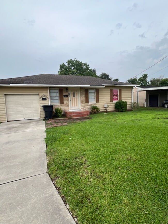 Building Photo - 2 Bed, 1 Bath House, NISD!