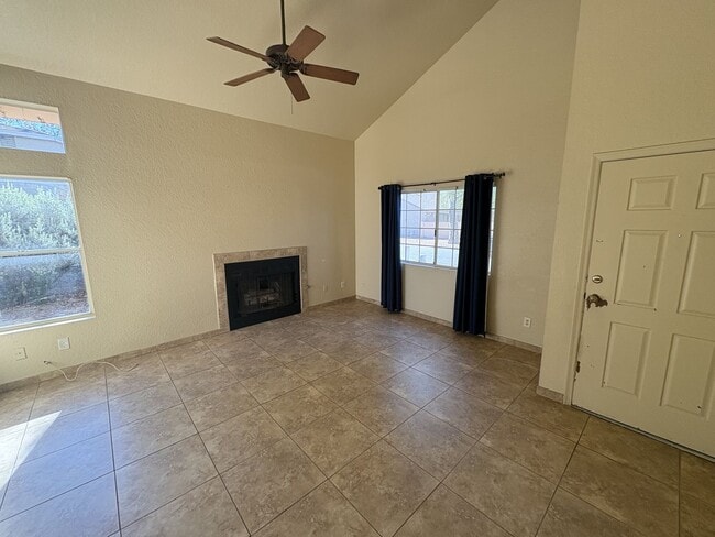 Foto del edificio - Eastside 4-bedroom 2.5-bathroom home with community pool
