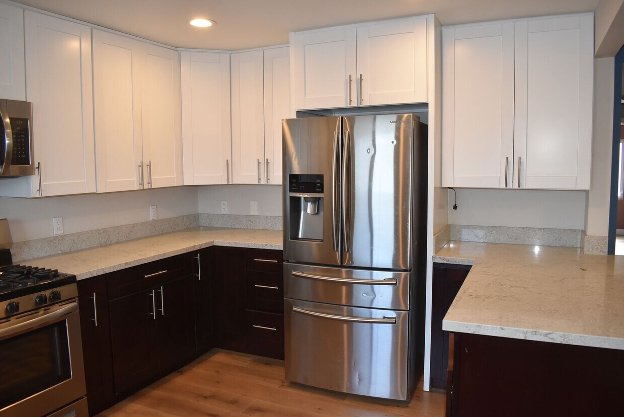 Foto principal - 3 Bedroom 1 Bath Upgraded Home with Large ...