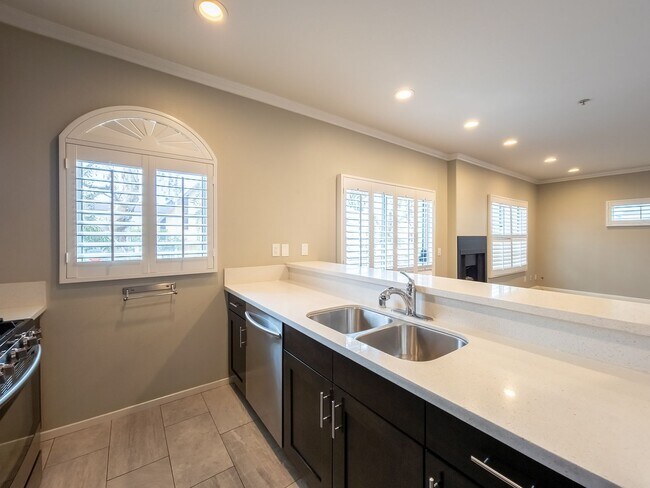 Foto del edificio - Luxury Living in Toluca Lake! OPEN HOUSE JUNE 6TH, 2026 from 11:AM to 12:30 PM