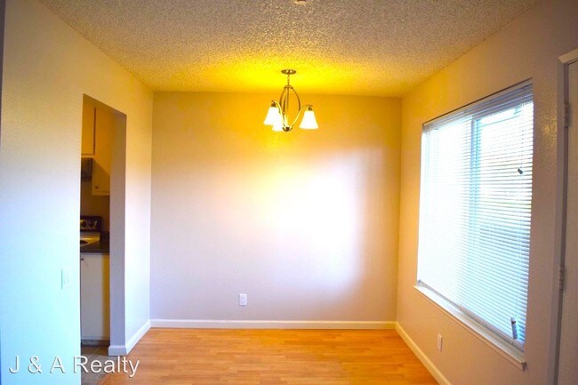 Building Photo - 2 br, 1.5 bath House - 4904 Lowry Rd