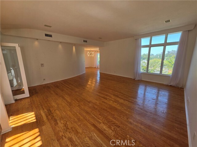 Foto del edificio - 310 S Thurston Ave