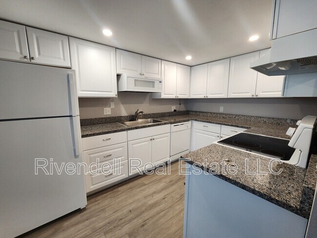 Building Photo - 17000 E Ford Dr