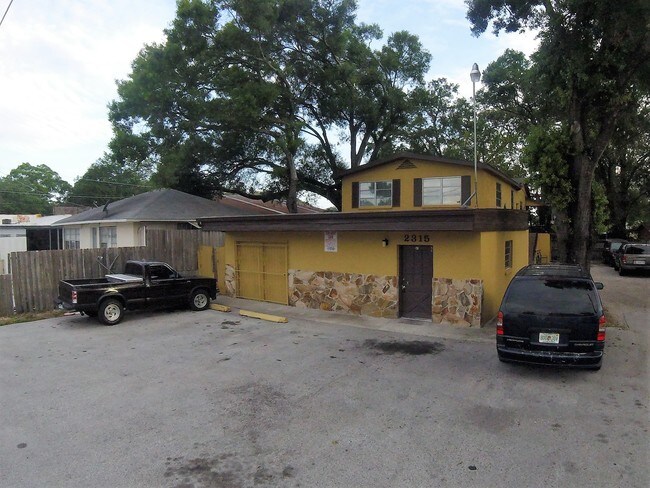 front - 2315 W Rio Vista Ave