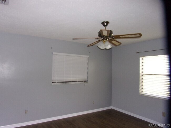 Building Photo - 721 S Apopka Ave