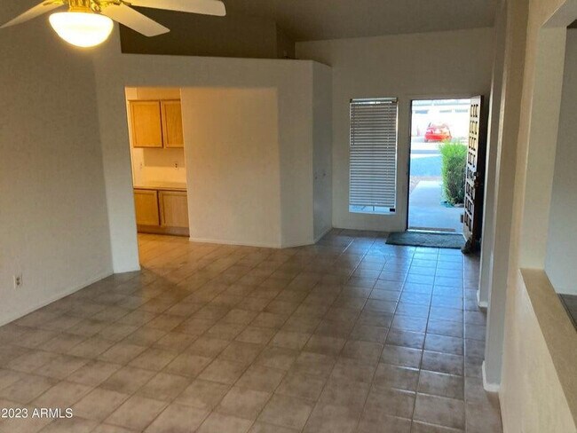 Foto del edificio - 4641 W Whitten St