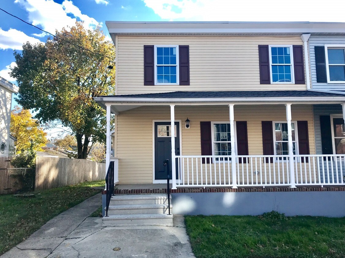 Primary Photo - 810 W Front St