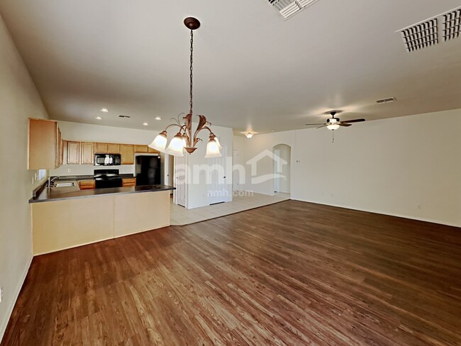 Foto del edificio - 17746 W Rimrock St