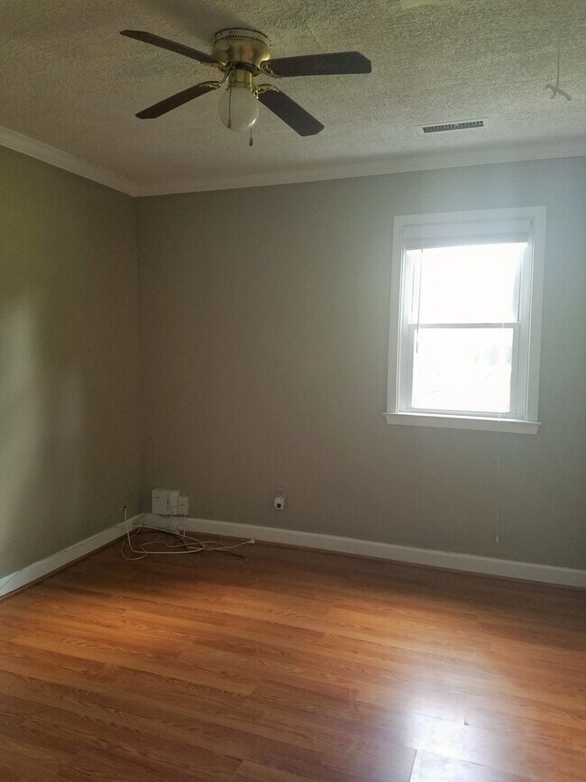 Foto del edificio - Remodeled 2 bedroom contemporary for $1525...