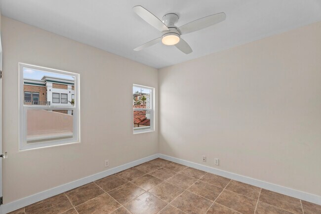 Building Photo - 3309 Highland Ave