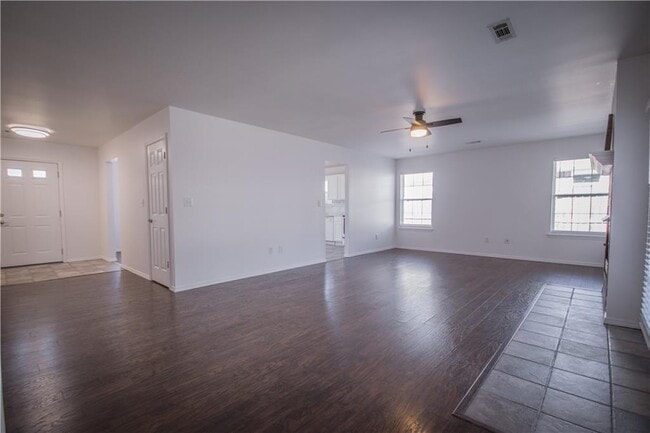 Building Photo - 1560 N Porter Rd