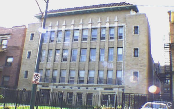 Building Photo - 4736 N Malden St