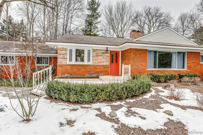 Building Photo - 40200 Stoneleigh St