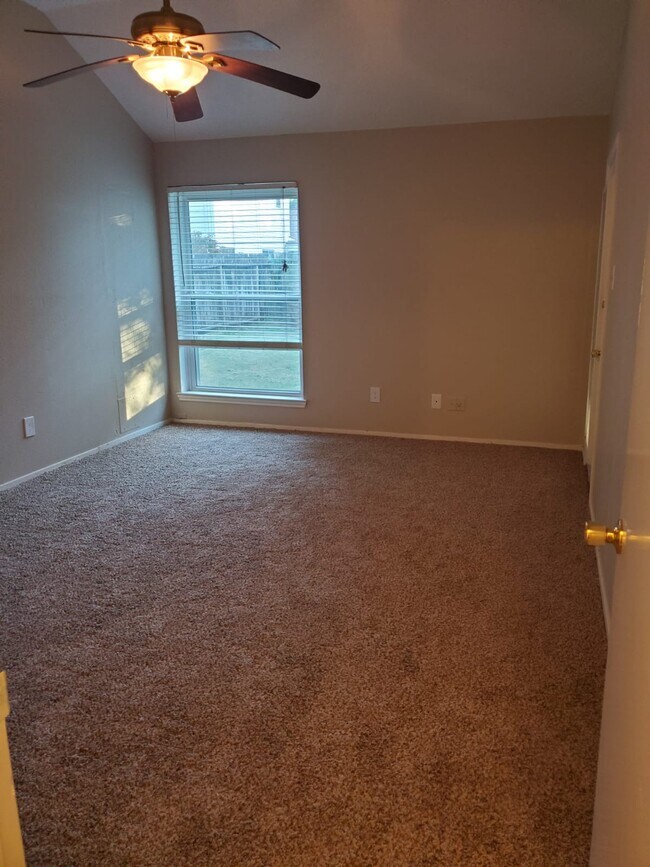 Building Photo - 15706 Castorglen Dr