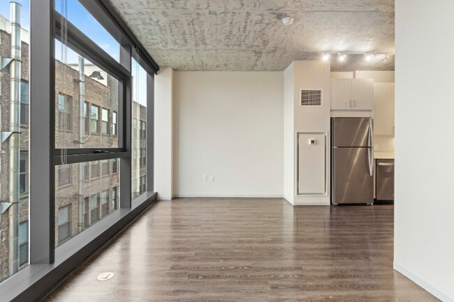 Building Photo - 721 S Clark St