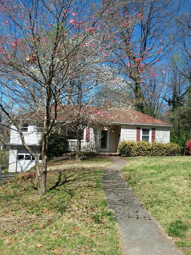 Primary Photo - 1125 Crestwood Dr SW