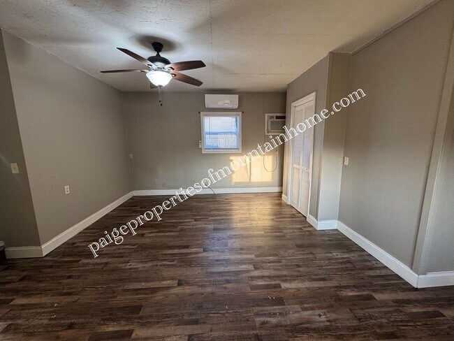 Foto del edificio - 49 Christopher Ln