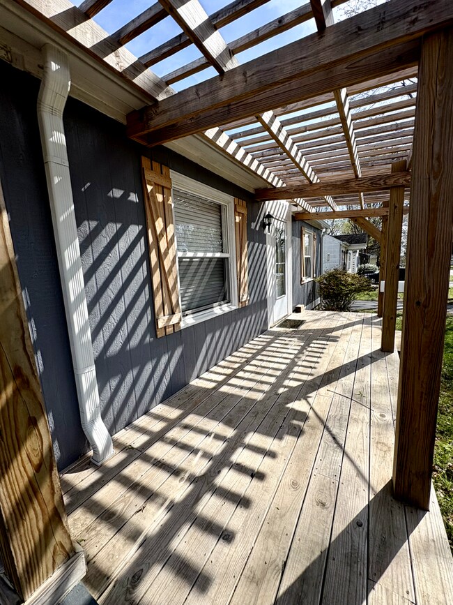 Building Photo - 2 Bedroom Pet Friendly Home For Rent in Hopkinsville!