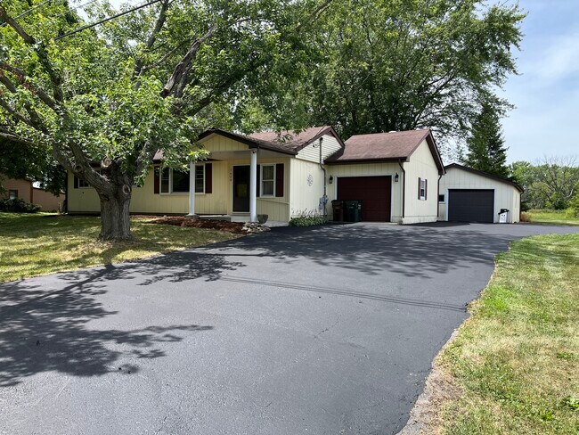 Foto del edificio - 1420 Monroe Ave