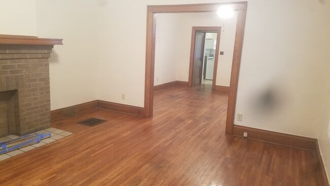 Building Photo - 2842 Indianola Ave