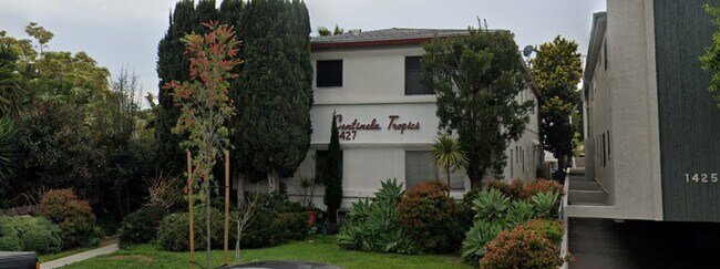 Foto del edificio - 1427 Centinela Ave