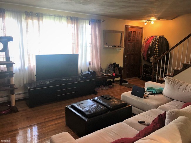 Building Photo - 3 br, 2 bath Townhome - 16 Patrick St