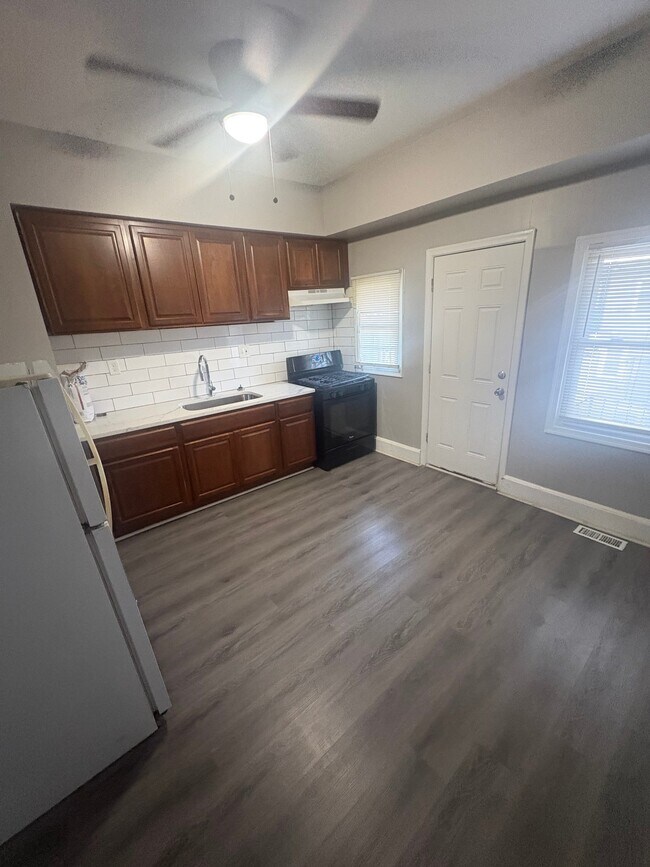 Foto del edificio - 3207 Brighton St