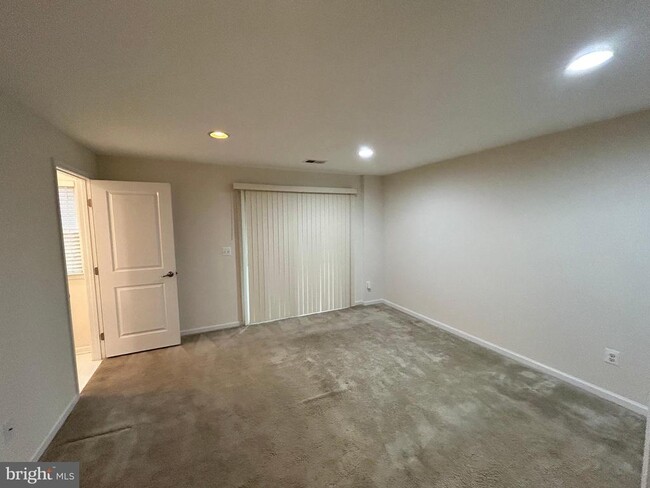 Building Photo - 6170 Willow Pl