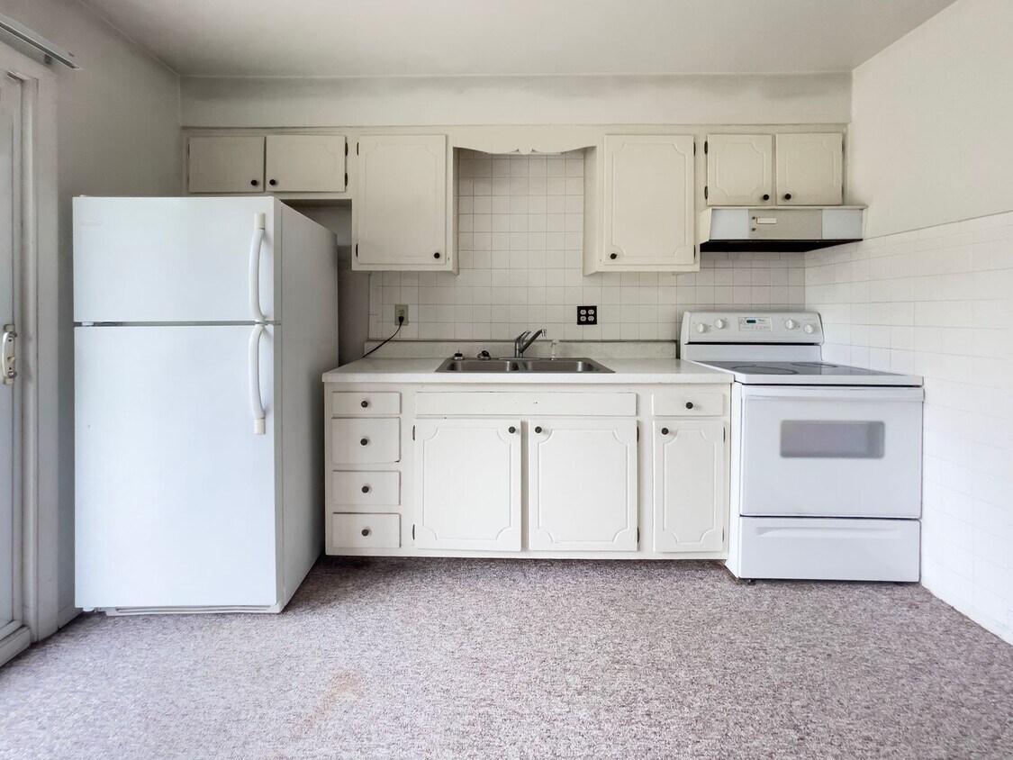 83068308 W Butternut Rd Unit 8306, Muncie, IN 47304 Room for Rent in Muncie, IN