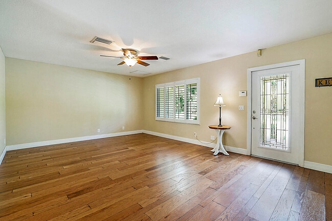 Building Photo - 12812 Raymond Dr