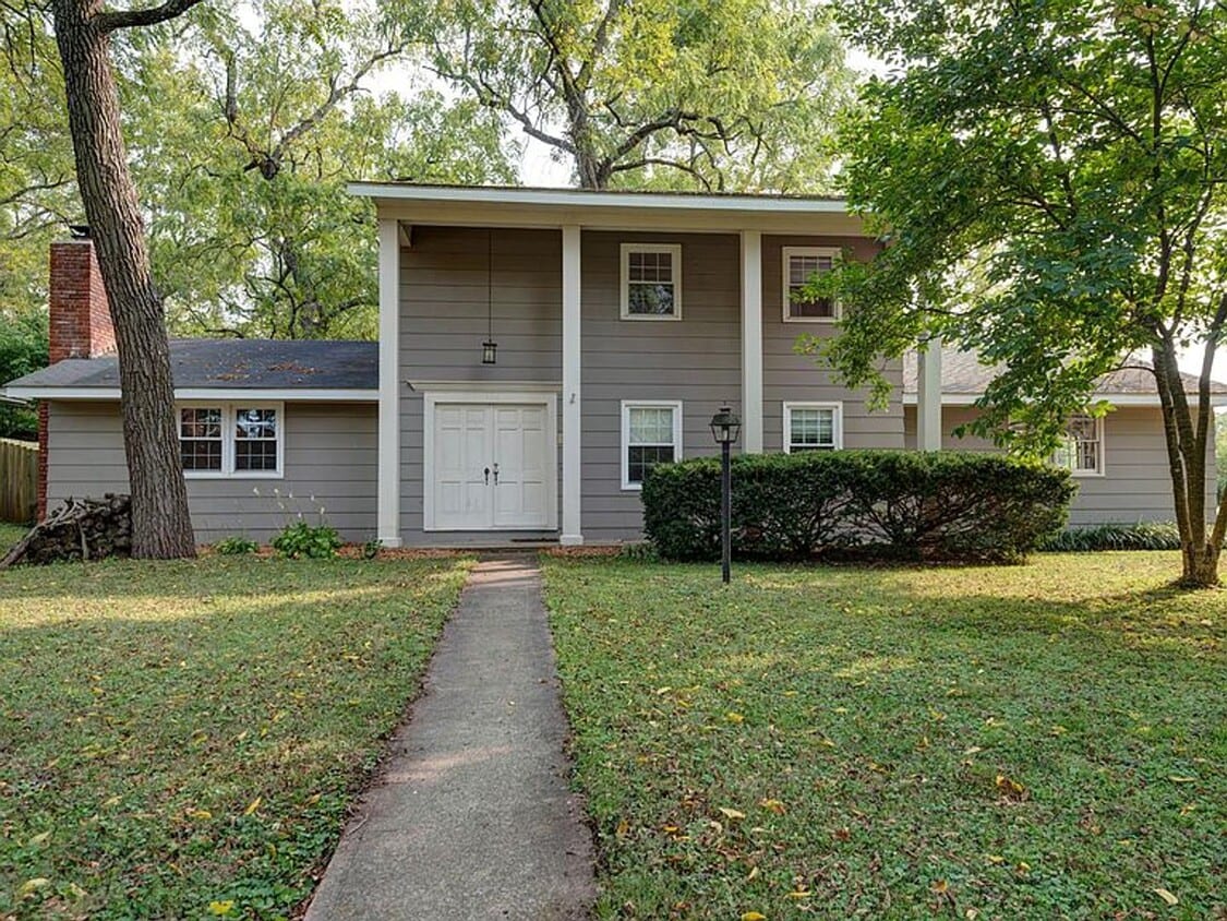 Primary Photo - Luxury, Location, and Convenience.