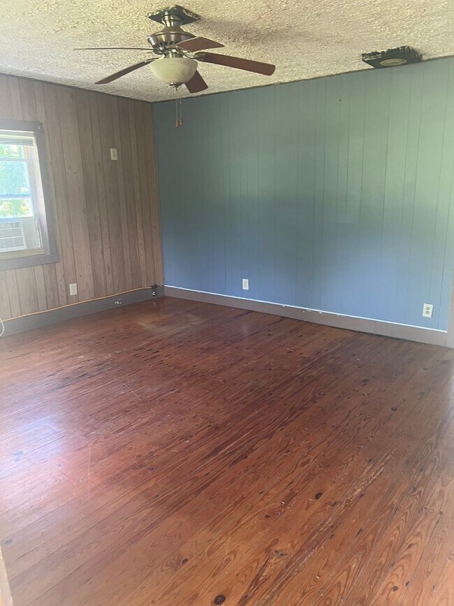 Foto del edificio - Cute 1 Bed 1 bath with nice yard