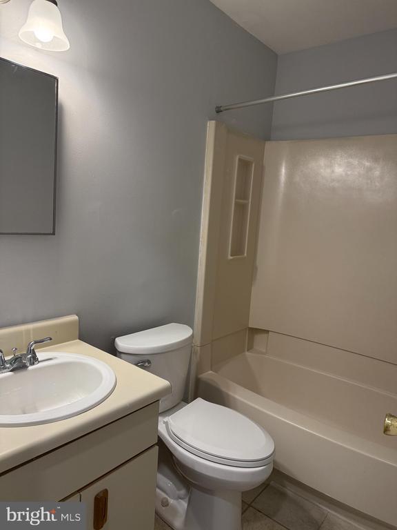 Building Photo - 1609 Huntingdon Mews