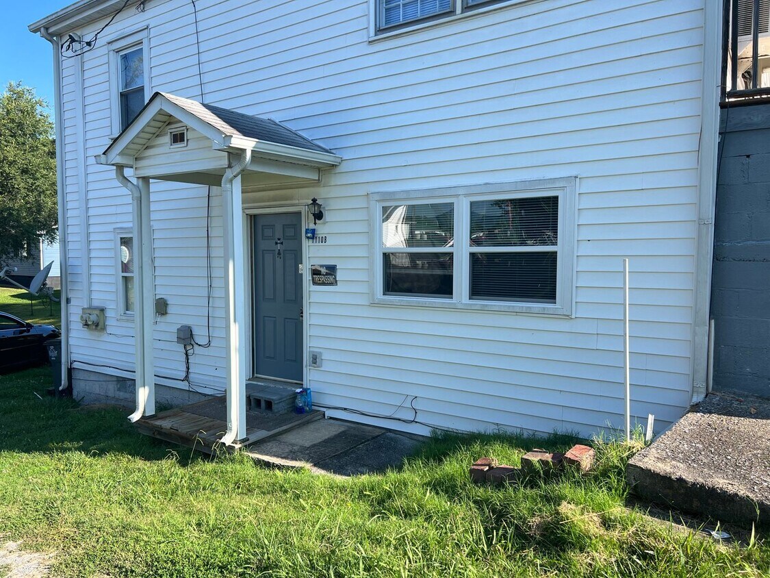 Primary Photo - Fariview Ave 1108/1110