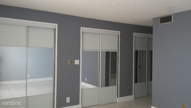 Building Photo - 2 br, 2 bath Condo - 311 se 3rd street