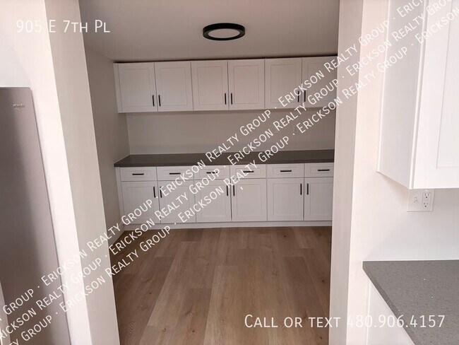 Building Photo - 905 E 7th Pl