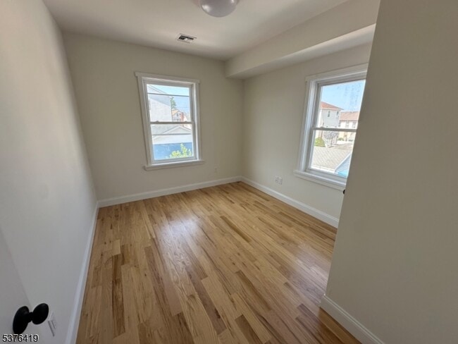 Building Photo - 922 Kenneth Ave