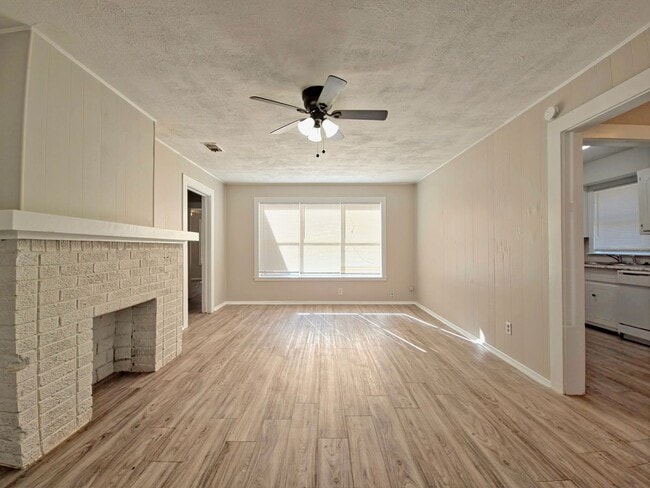 Building Photo - LIMITED TIME MOVE-IN SPECIAL: Cozy 2-Bedroom Home Near Texas Tech
