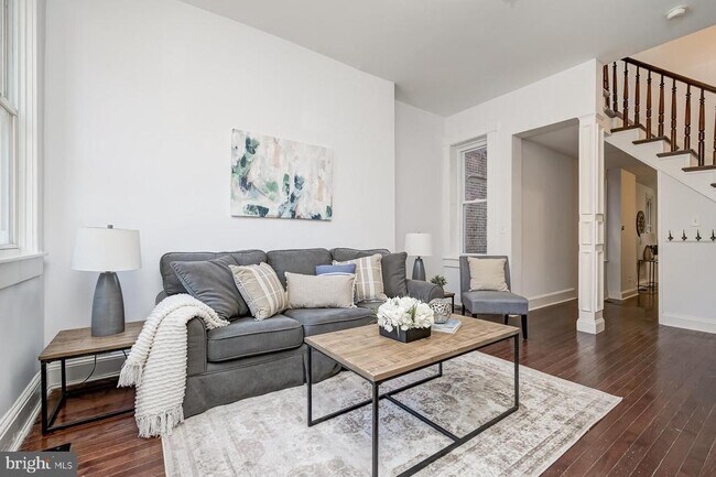 Foto del edificio - 23 N Patterson Park Ave