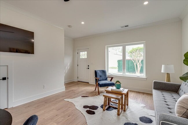 Foto del edificio - 2519 E 12th St