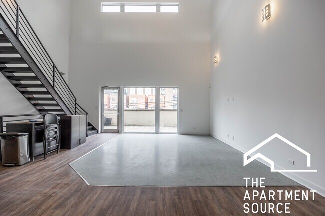 Foto del edificio - 1002 W Lake St