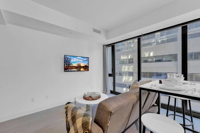 Building Photo - 170 Cumberland St