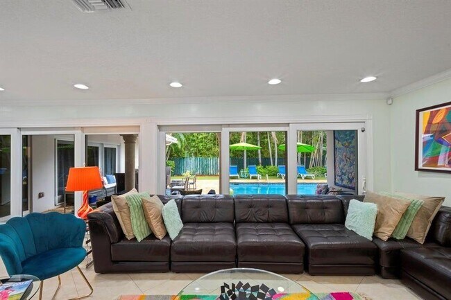 Foto del edificio - 2325 Barcelona Dr