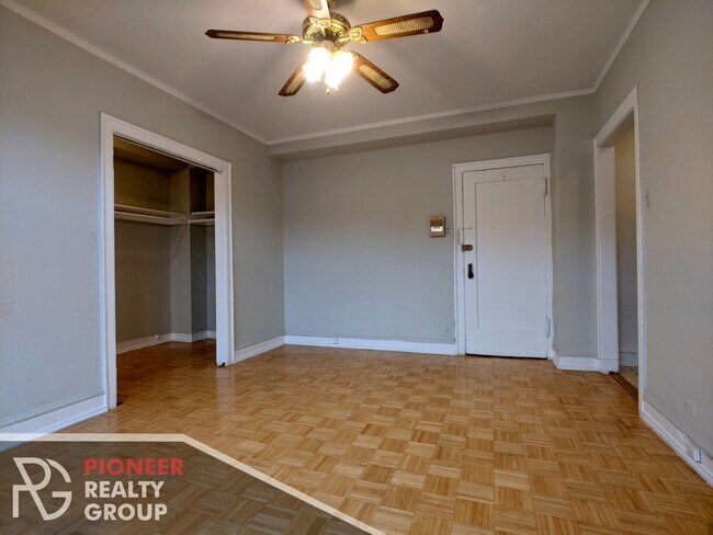 Foto del edificio - 711 W Belmont Ave